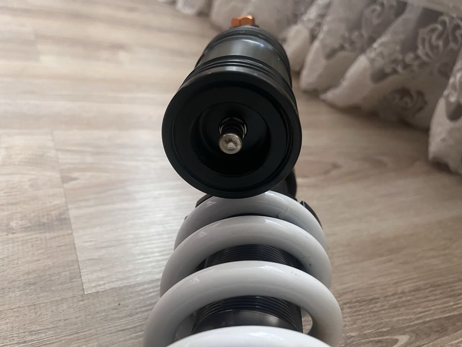 Амортезатор на мотоцикл