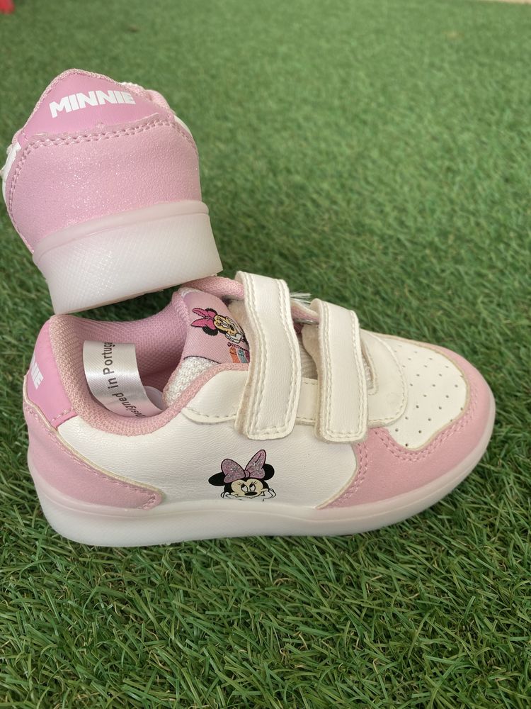 Tenis Minnie novos com luzes tamanho 23