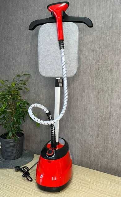 потужний вертикальний відпарювач для одягу зі стійкою праска