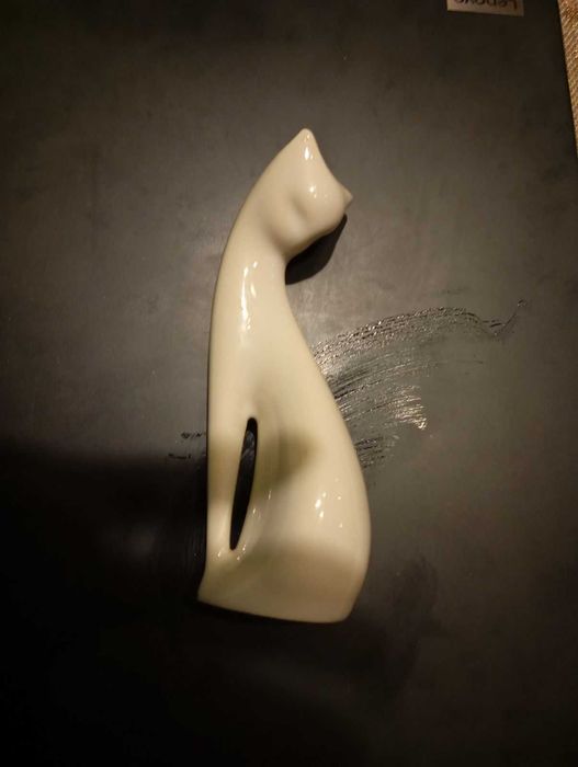 Figurka porcelanowa Siedzący Kot  ĆMIELÓW okazja