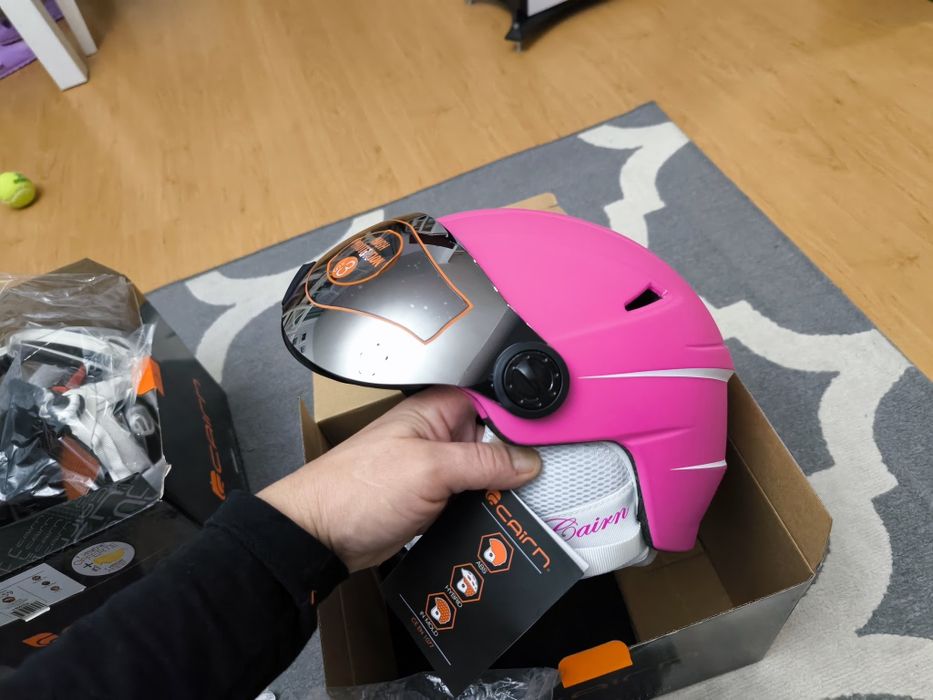 Nowy kask narciarski snowbordowy z przyłbicą,szybą.Firmowy Cairn 59-60