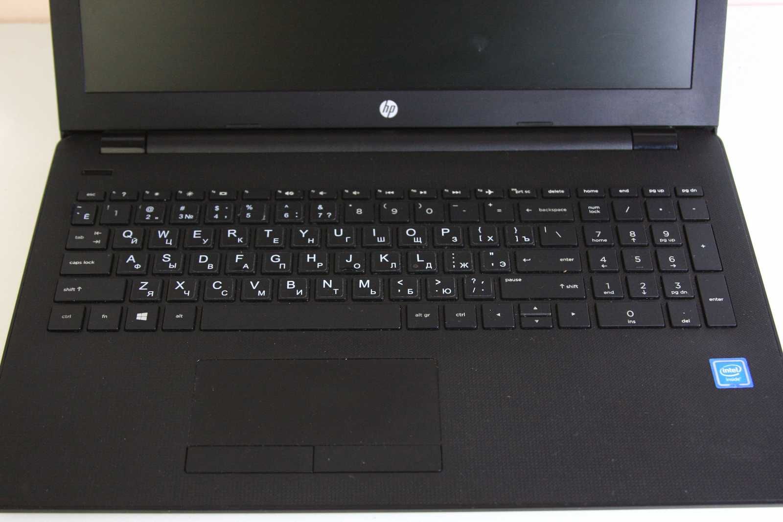 Laptop biznesowy HP 15,6, 8GB RAM , 128GB SSD, WIN 11 HOME, futerał