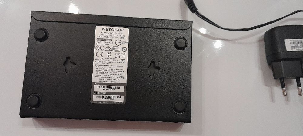 Switch de red marca Netgear