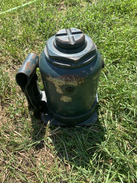 Продаю Домкрат 20 тонн