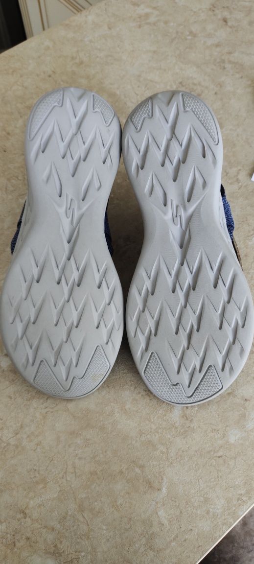 Продам сандалии Skechers 39 р-р