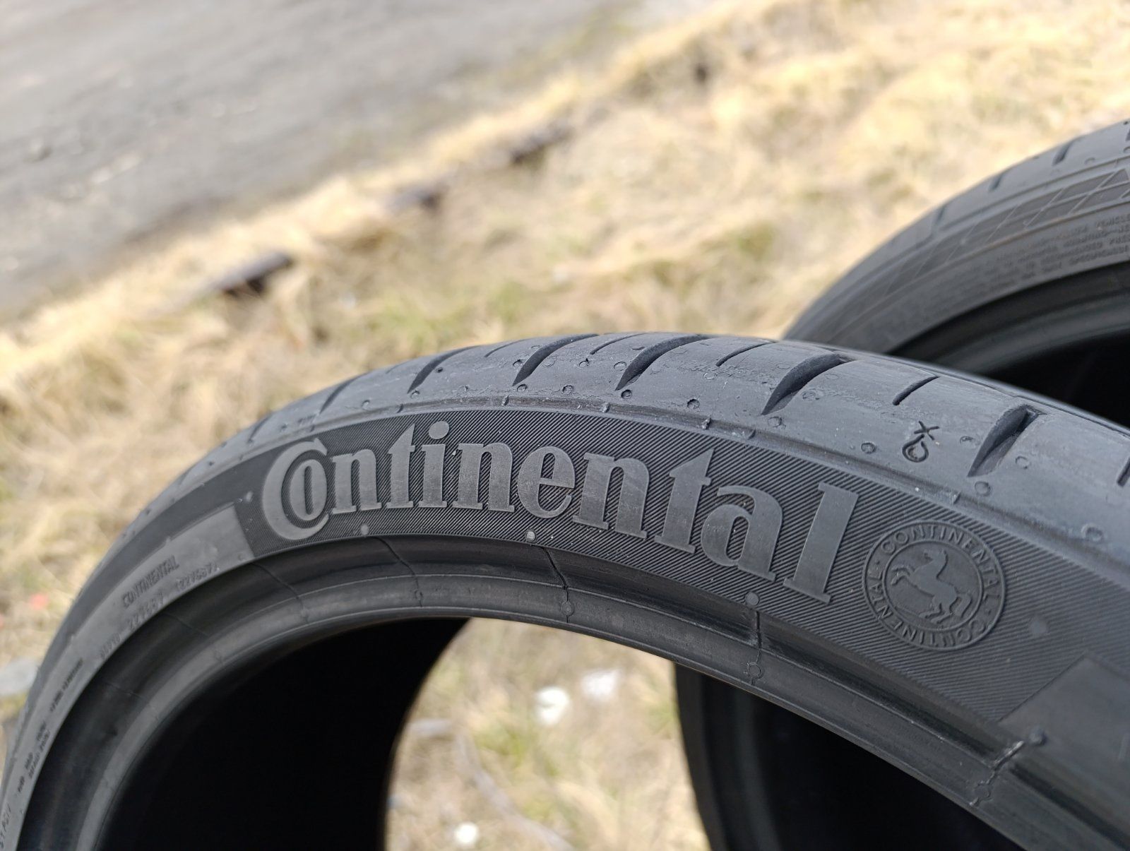 Літні шини Continental 225/35 R18 резина Р18