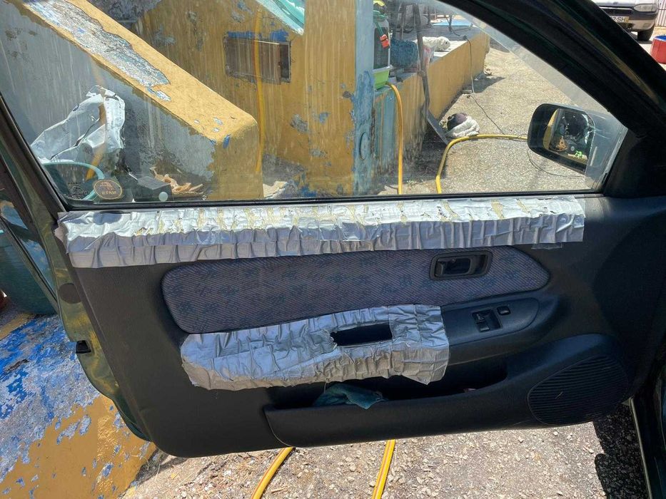 Nissan Almera 2.0D Comercial 1996 - a andar, ideal para peças.