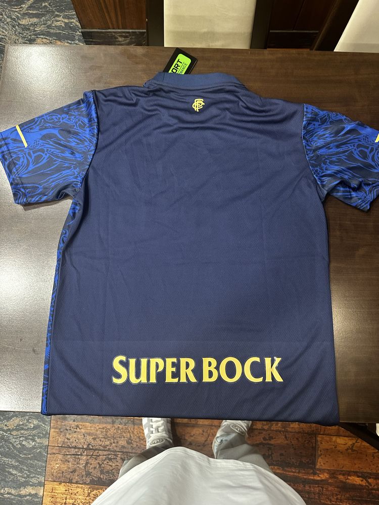 T-shirts (L) e ( XXL)