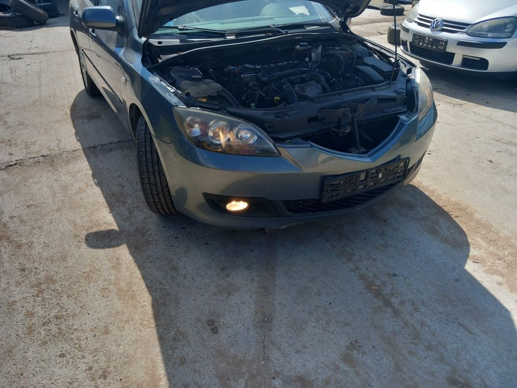 Lampa mazda3 2006r