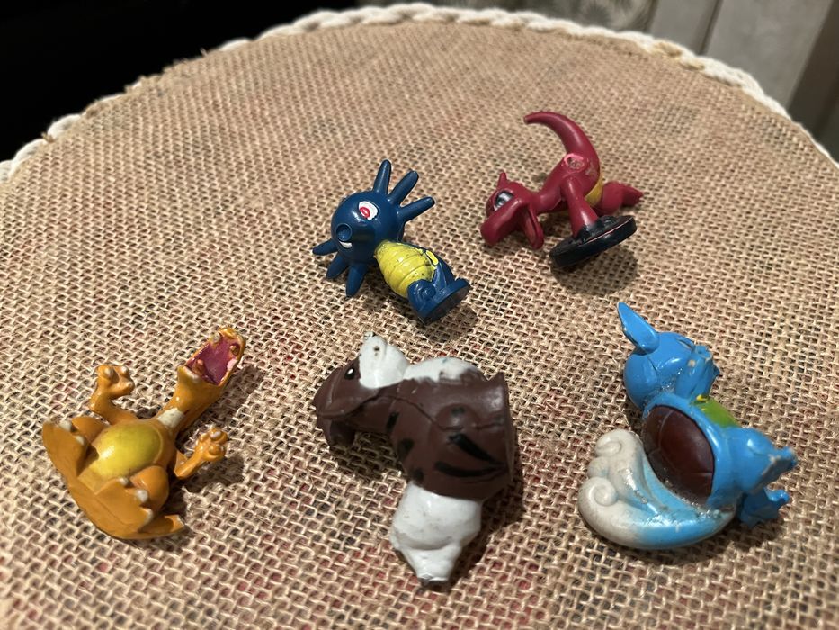 Vendo bonecos pokemons borracha/plastico