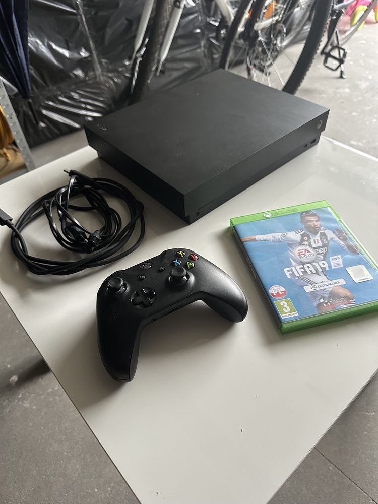 Konsola Xbox One X 1TB