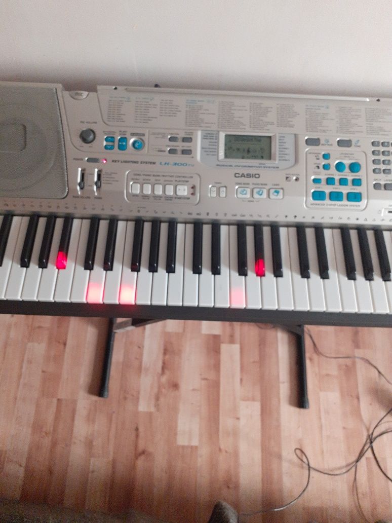 Sprzedam syntezator Casio LK 300 TV  z funkcią karaokie
