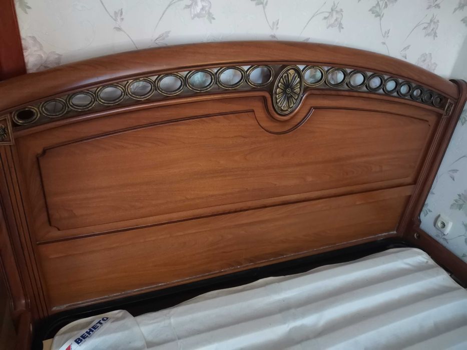 Дерев'яне ліжко 200на220