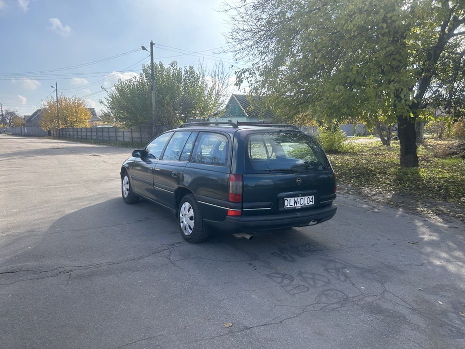 Опель Омега Б на полном ходу