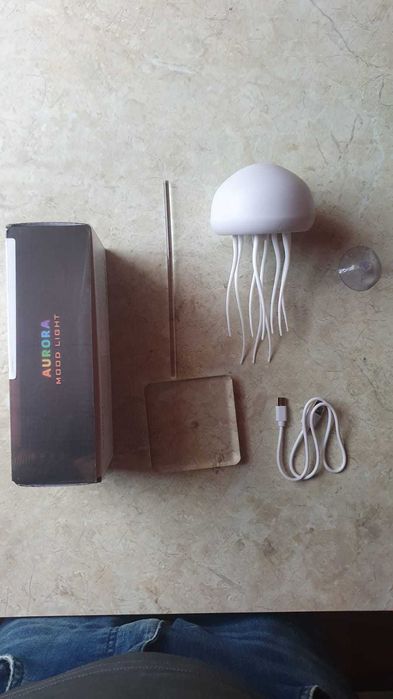 Bioniczna meduza RGB – lampka z ruchomymi mackami i USB