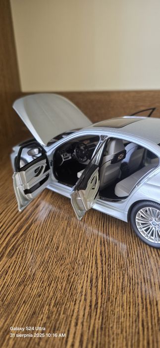 Bmw M5 F10 1:18 Full Open firmy Paragon