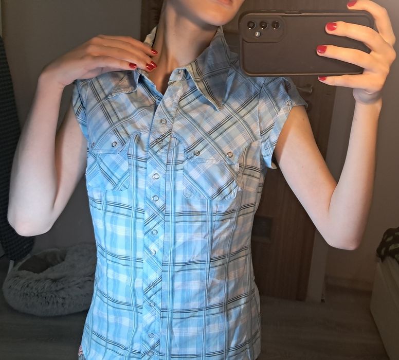 Piękna niebieska koszulka(bluzka z krótkim rękawem).