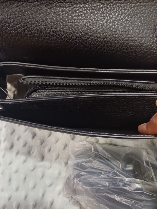 Жіноча чорна сумка кросбоді