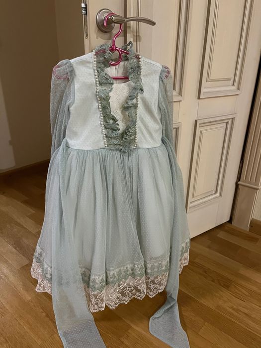 Святкова сукня на дівчинку