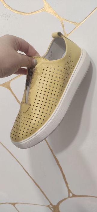Черевики кеди балетки туфлі лофери перфорація екошкіра жовті