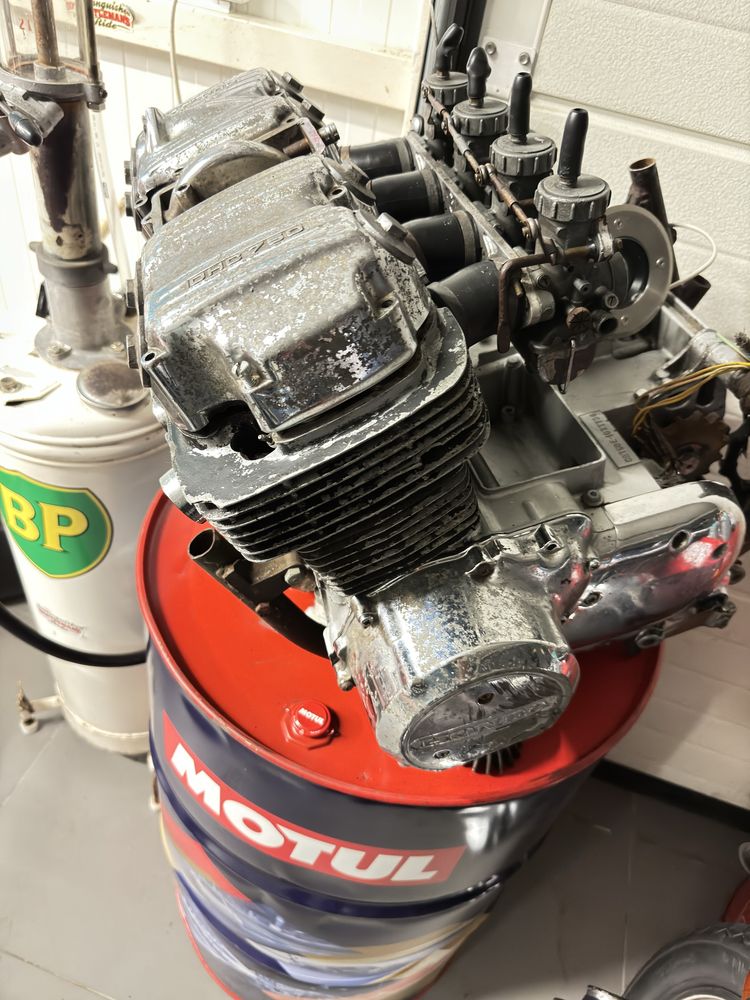 Motor Honda 750 four K0 com carburadores