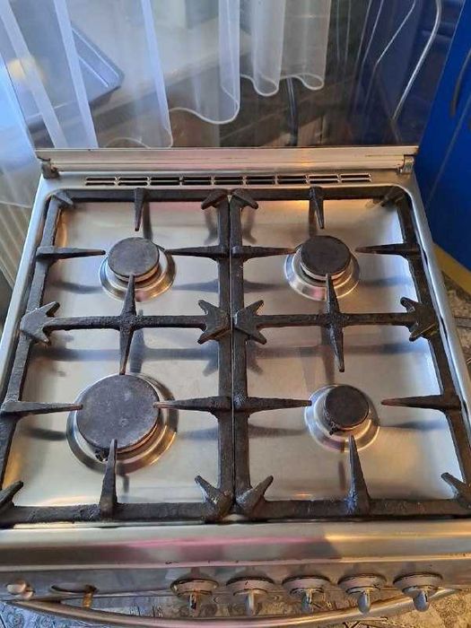 Газова плита з газовою духовкою