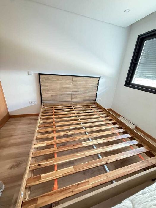 Cama de casal madeira + estrado