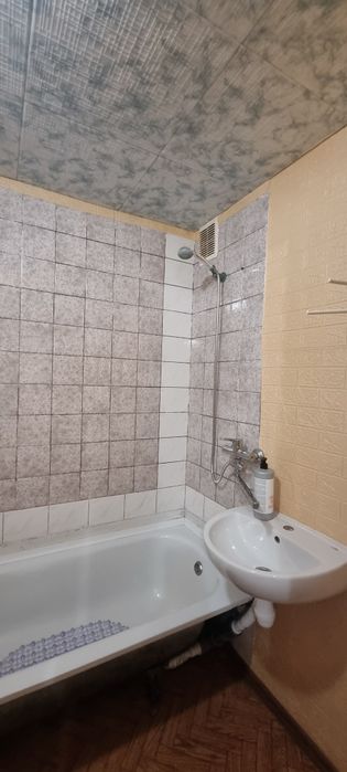 Оренда однокімнатної квартири . Другий поверх . Вікна на Миколаїв .