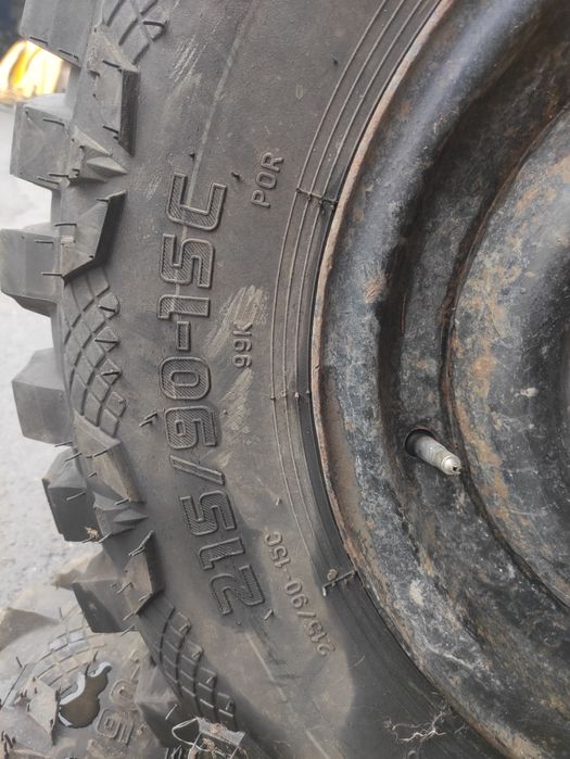Продаю колёса Forward Safari 510 215/90-15C на УАЗ с дисками
