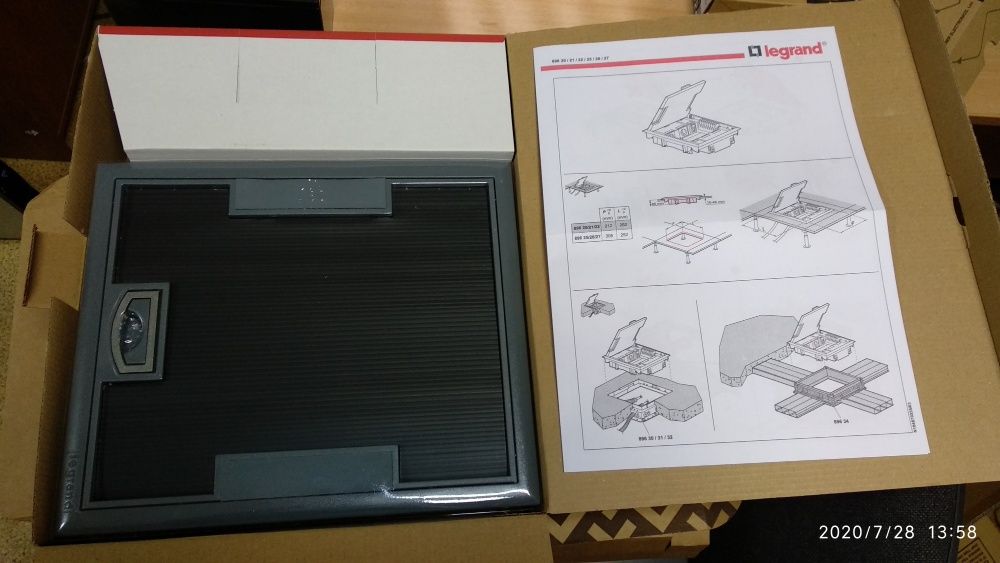 Напольная коробка Legrand 0 896 21, люк,