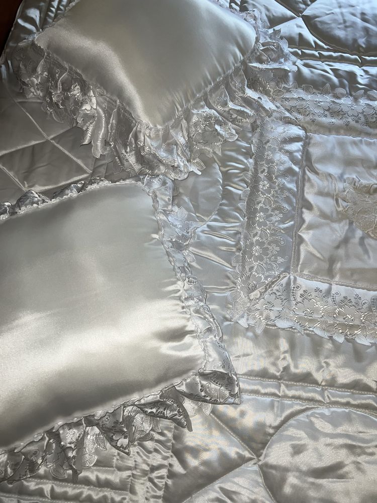 Conjunto de cama: Colcha e almofadas