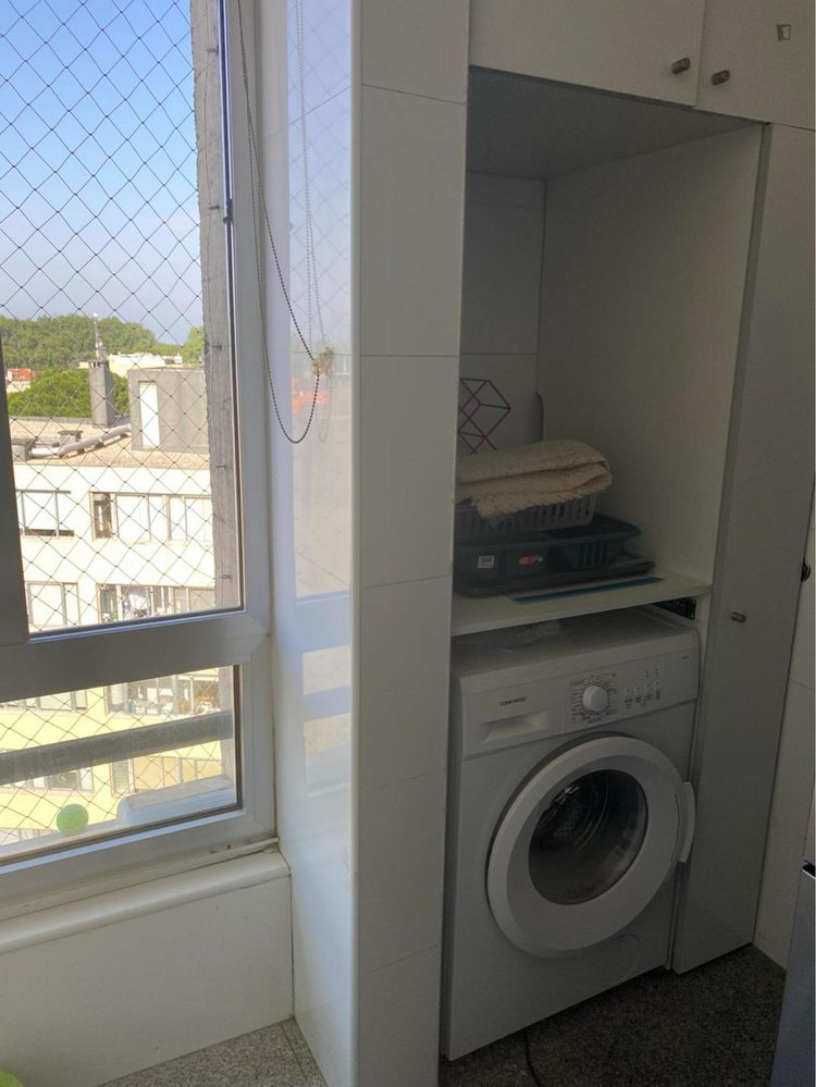 Quarto para arrendar na senhora da hora