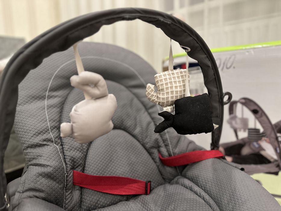 Крісло-гойдалка Chicco Hoopla