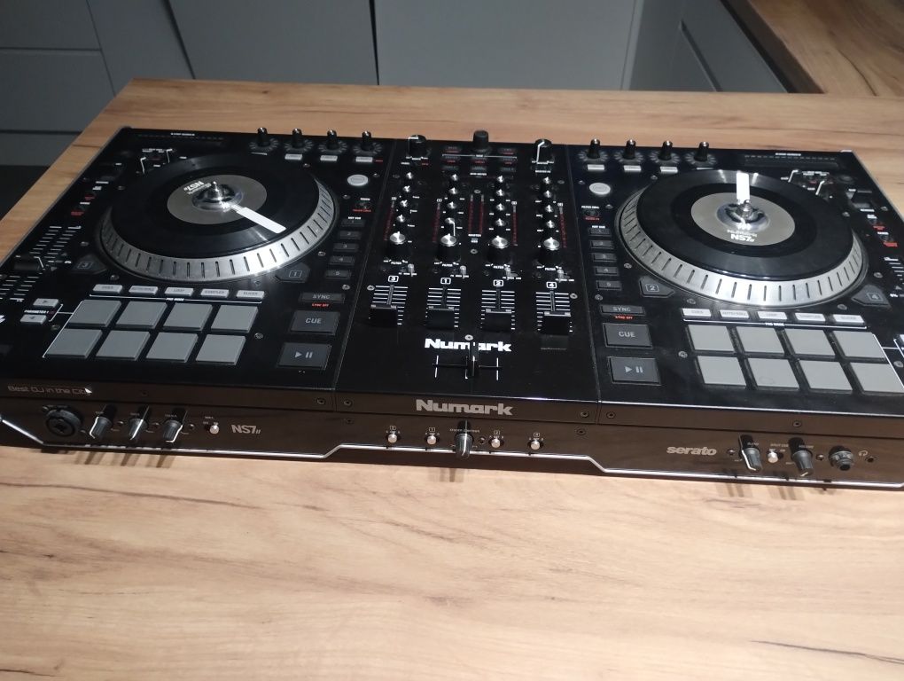 Sprzedam Numark NS7