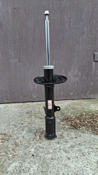 Амортизатор TOYOTA CAMRI 50/55. Задній правий