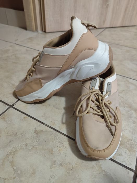 Sneakersy SINSAY, beż, sportowe, adidasy, 40/41, gruba podeszwa !!!