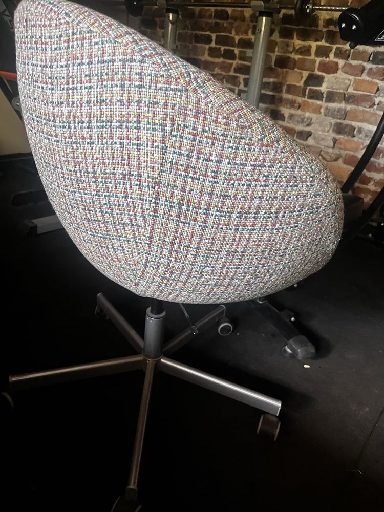 Fotel obrotowy kubełkowy skruvsta ikea
