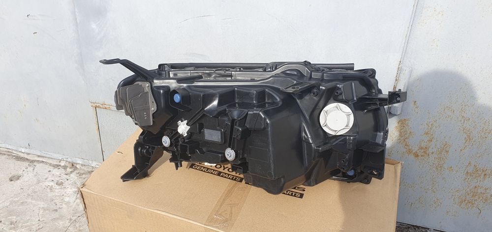 Фари Toyota land cruiser 300