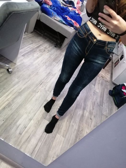 Ciemne spodnie Stradivarius