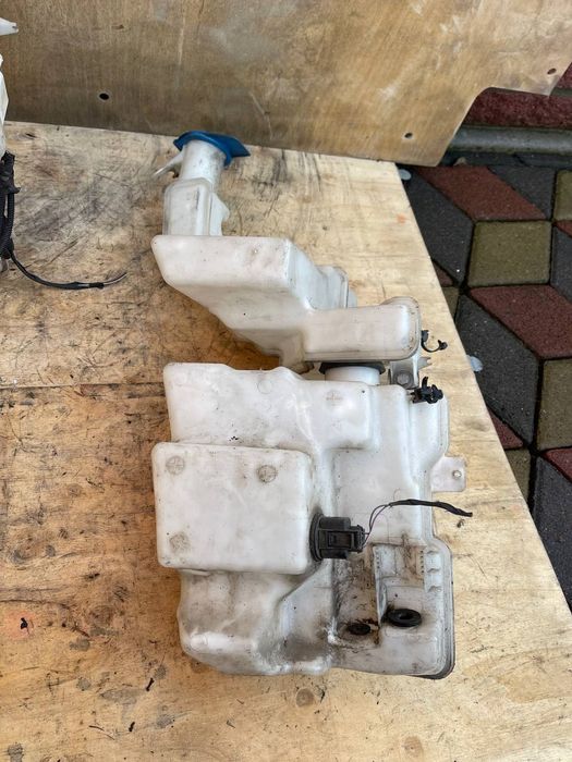 Бачок омивача VW Passat B6 B7 Golf 5-6 Jetta 5 Touran Skoda Superb3