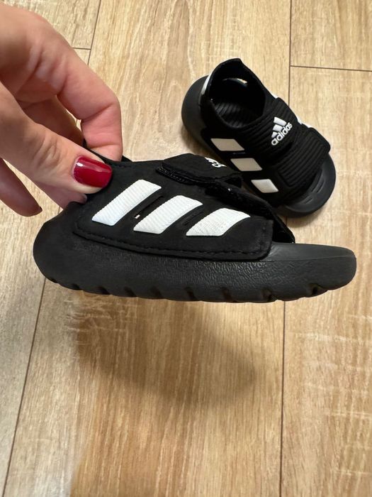 Босоніжки дитячі