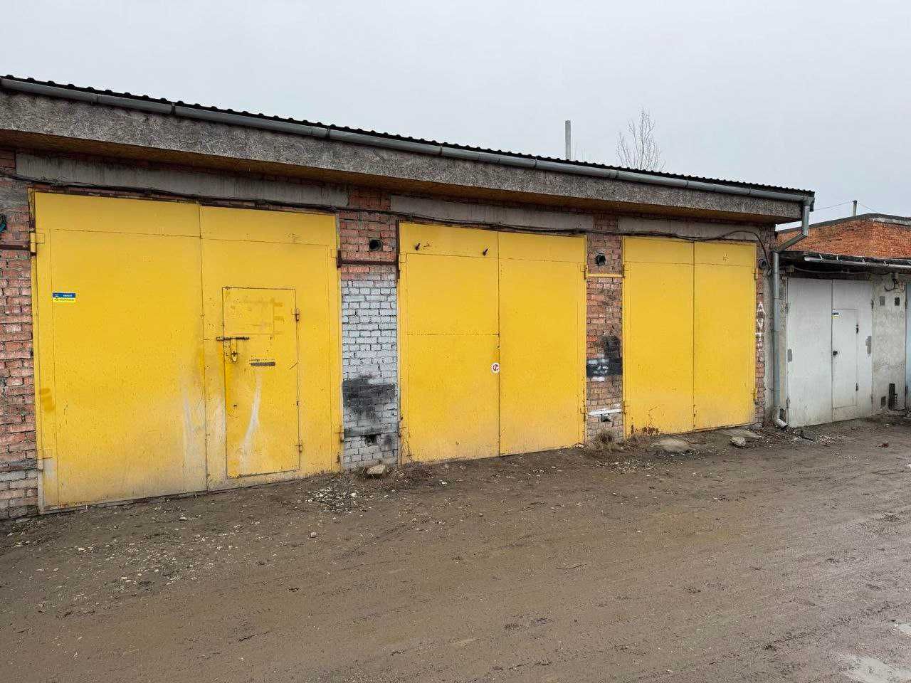 Три гаражі довгострокова оренда (Озерна)