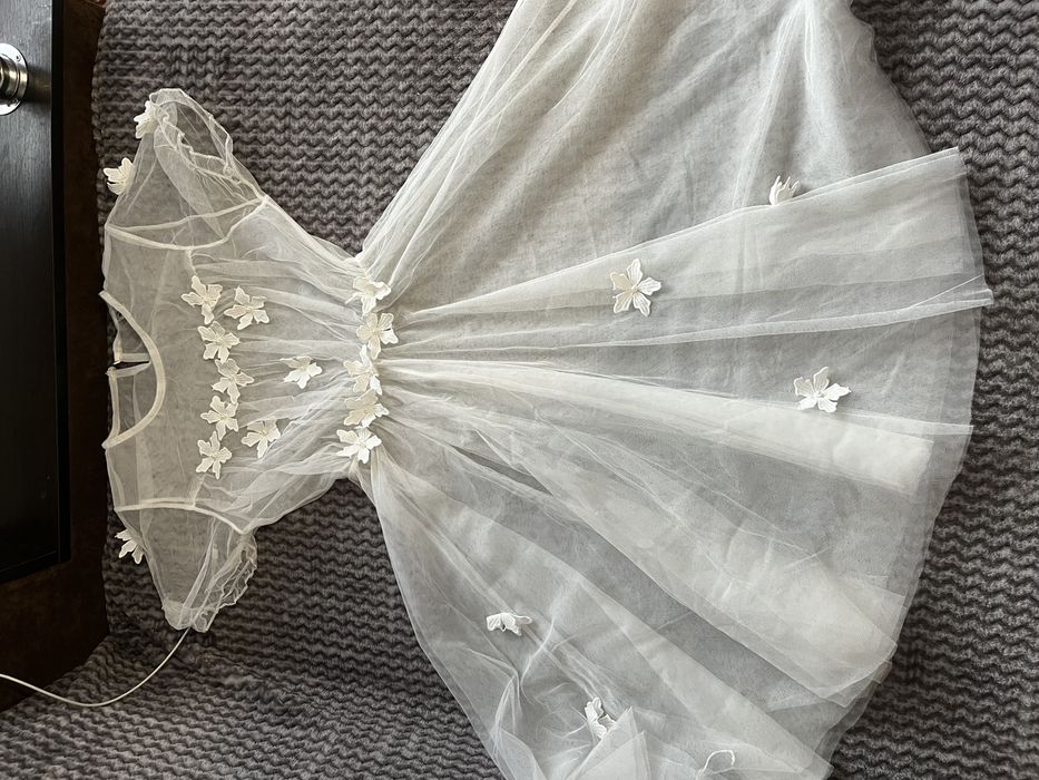 Плаття, миди.