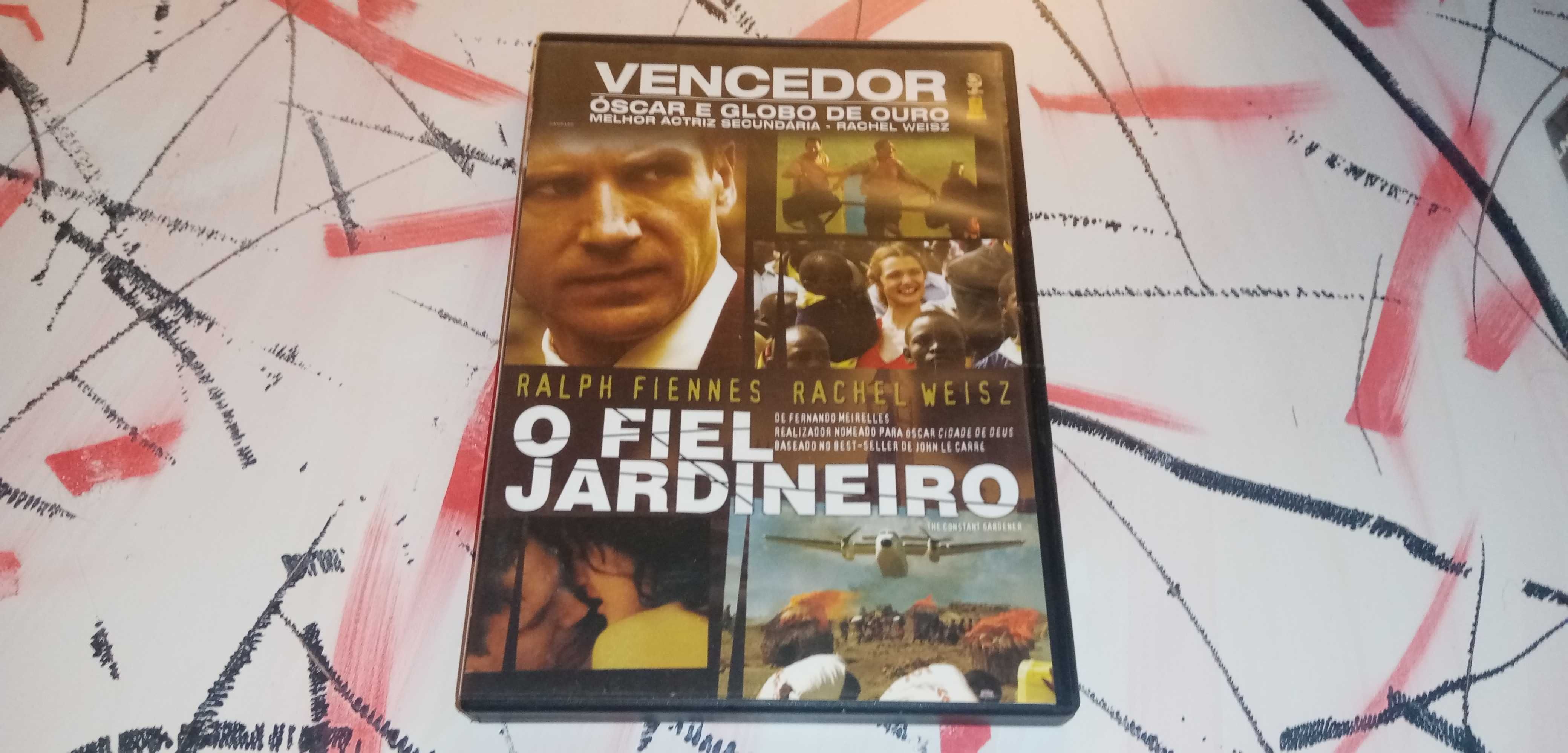 Vários DVDs, 2€ cada (paga 2 leva 3)
VER FOTOS