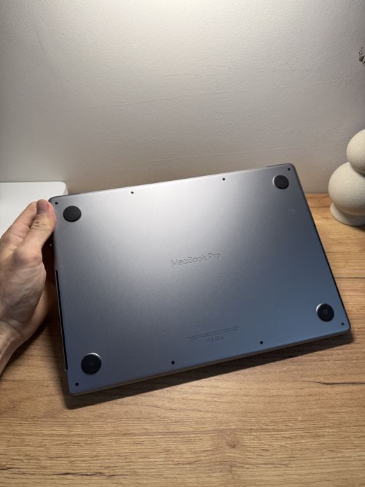 MacBook Pro 14 2021 32GB 1TB Space 90%