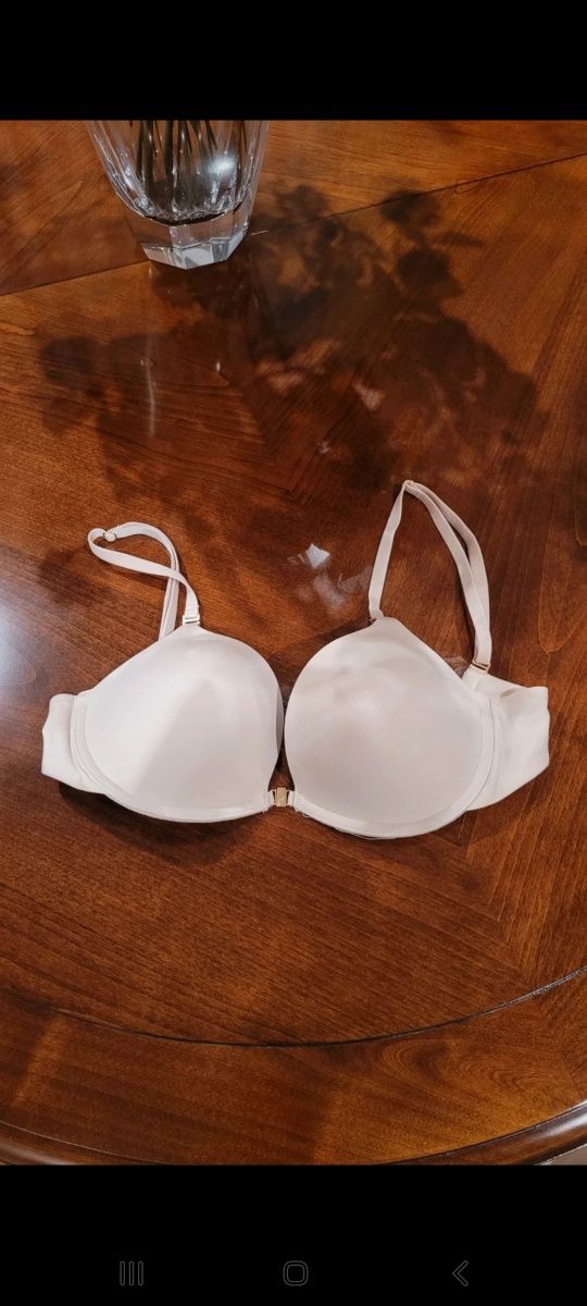 Biustonosz Triumph body make up silikonowy tył 85A