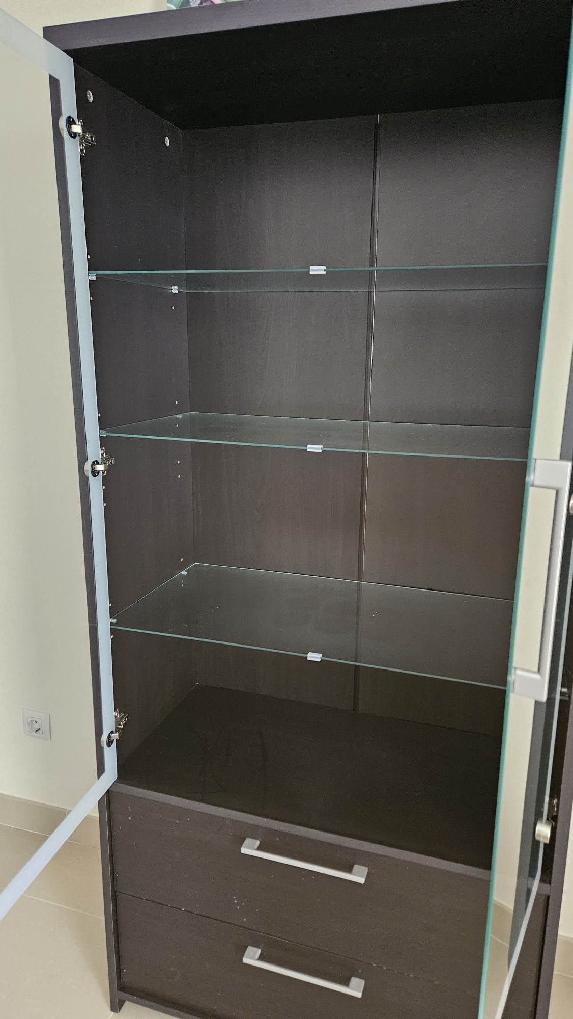 Móvel com vitrine