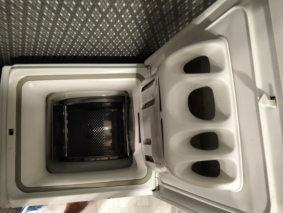 Продам пральну машину Whirlpool  5 кг