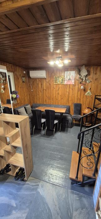 Продам шикарну дачу в якій можна жити поруч блакитні озера