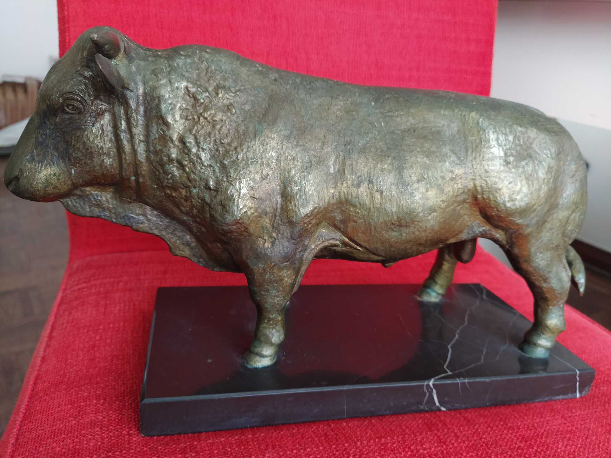 Estatueta / Trofeu - Touro em bronze 10/15kg